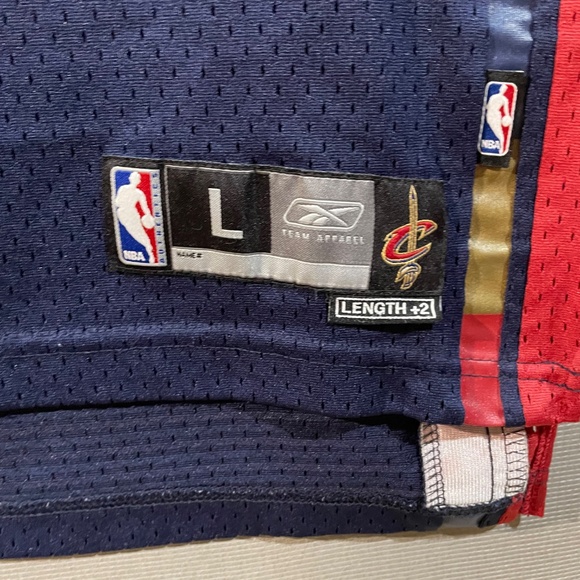 Lebron James Cleveland Cavaliers Jersey and Cavaliers Hat - Picture 5 of 10